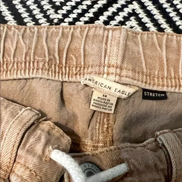 American Eagle Outfitters Tan Women's Cargo Shorts - Picture 2 of 4